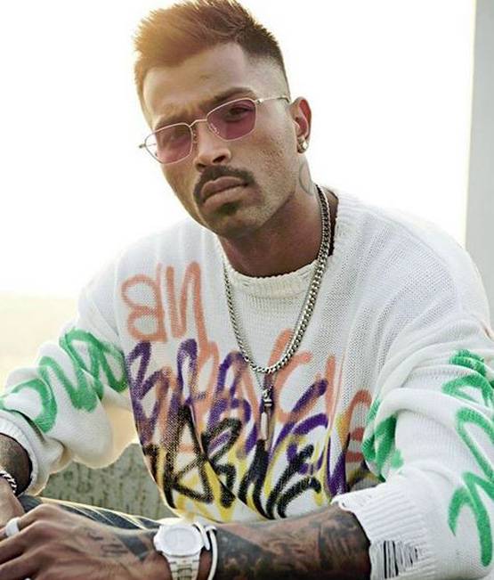 हार्दिक पांड्या ने लगाई रिश्ते पर मुहर, नताशा का हाथ पकड़े शेयर की फोटो