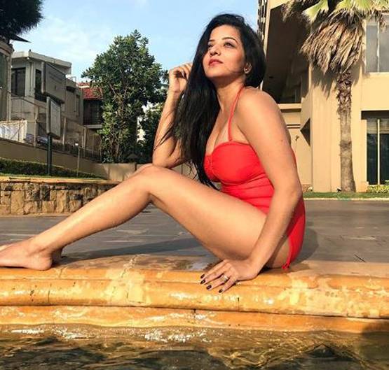 मोनालिसा का बाथटब में फोटोशूट, बोल्ड लुक में तस्वीरें वायरल