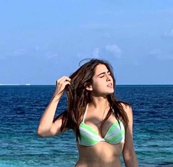 वेकेशन से लौटते ही बदला सारा का लुक, बिकिनी छोड़ पहना देसी लिबास