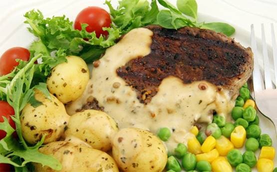 ज्यादा प्रोटीन लेने पर बढ़ता है कैंसर का खतरा, बरतें सावधानी