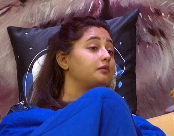 जिंदगी से थक चुकी हैं रश्मि, कहा- सपने नहीं बचे, अंदर ही अंदर मर रही हूं