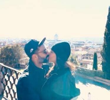 इटली में रोमांटिक हुईं सोनम, लिपलॉक का वीडियो Viral