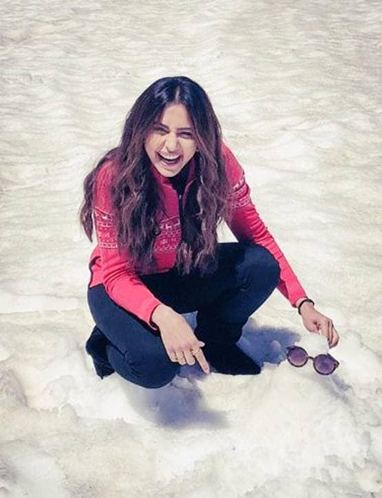 बिकिनी में समंदर किनारे नजर आईं रकुल प्रीत, दिखा बोल्ड अंदाज