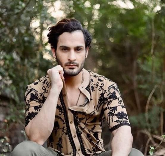 बिग बॉस हाउस के बाहर भी छिड़ी जंग, घरवालों को लेकर आपस में भिड़े सेलेब्स