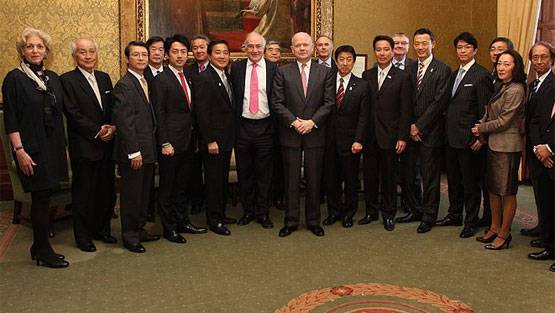 पहली बार मंत्री ने ली पैटरनिटी लीव, कहा- बच्चा पालना हो गया था मुश्किल