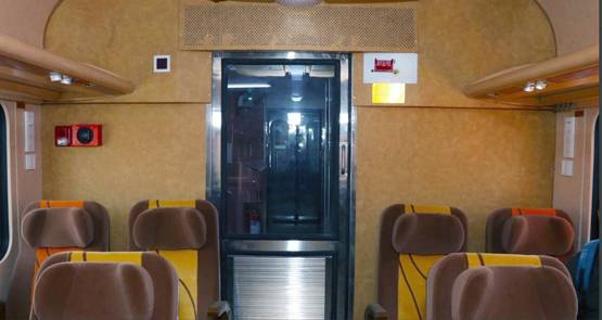 TEJAS EXPRESS: मशहूर शेफ का खाना, LED पर एंटरटेनमेंट, जानें खूबियां