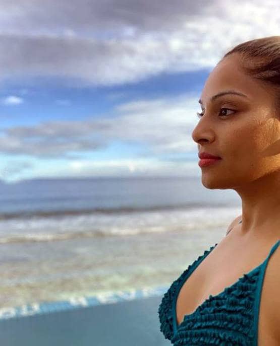 बिकिनी में बिपाशा की सेल्फी, नो मेकअप लुक में दिखा खास अंदाज