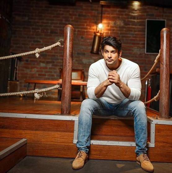 बिग बॉस के घर में बवाल, शहनाज ने सिद्धार्थ को मारा थप्पड़-फेंकी चप्पल