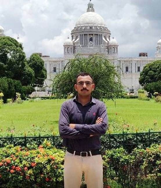 इंग्लिश में दिया UPSC इंटरव्यू, हुआ रिजेक्ट, फिर हिंदी में मारी बाजी