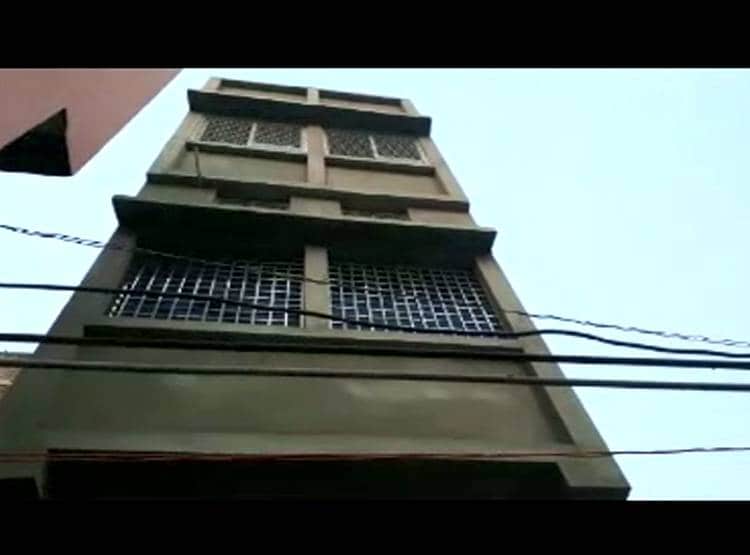 एग्रीमेंट पेपर गुम, पत्नी और 3 बेटियों का गला दबाया, मां को दी मौत