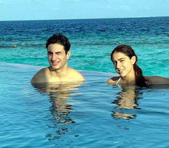 मालदीव में सारा का बिकिनी लुक, फ्लोटिंग ब्रेकफास्ट किया एंन्जॉय