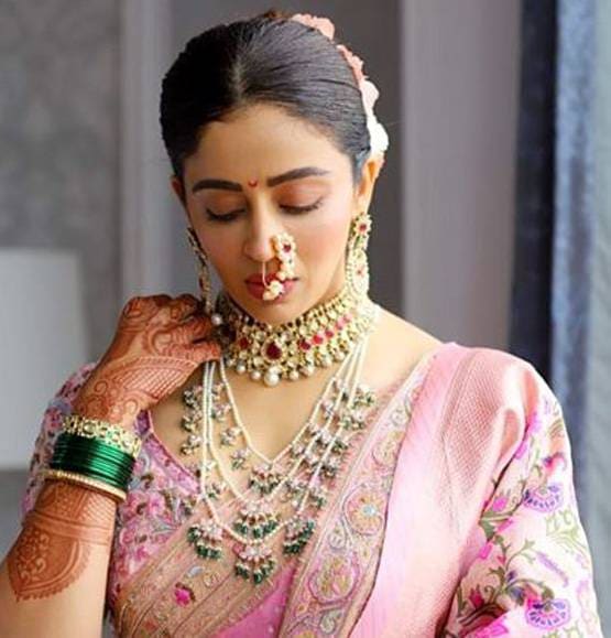 रिसेप्शन में ब्लू हाई स्लिट गाउन में पहने नजर आईं नेहा, देखें स्टनिंग लुक