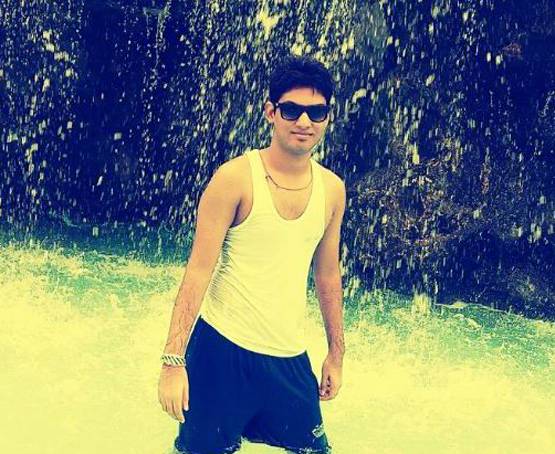 पैसों की तंगी से पिता नहीं बन पाए CA, बेटा बना ऑल इंडिया टॉपर