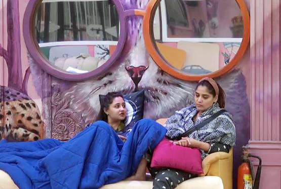 जिंदगी से थक चुकी हैं रश्मि, कहा- सपने नहीं बचे, अंदर ही अंदर मर रही हूं