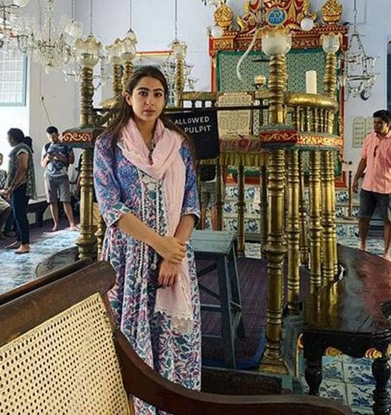 सारा ने मंदिर-मस्जिद-चर्च की तस्वीरें शेयर कर दी नए साल की बधाई