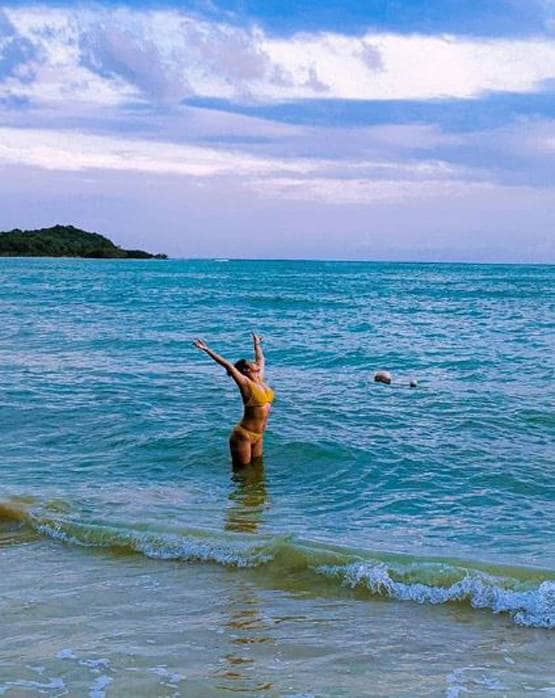 नेहा भसीन का बिकिनी अवतार सोशल मीडिया पर वायरल, बोल्ड तस्वीरें की शेयर