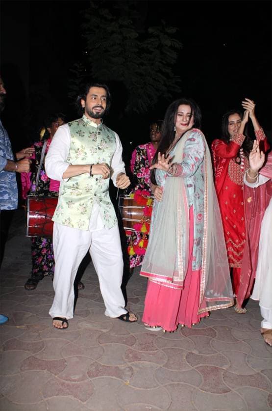 'जय मम्मी दी' की स्टारकास्ट पर लोहड़ी का रंग, सनी संग सोनाली का डांस