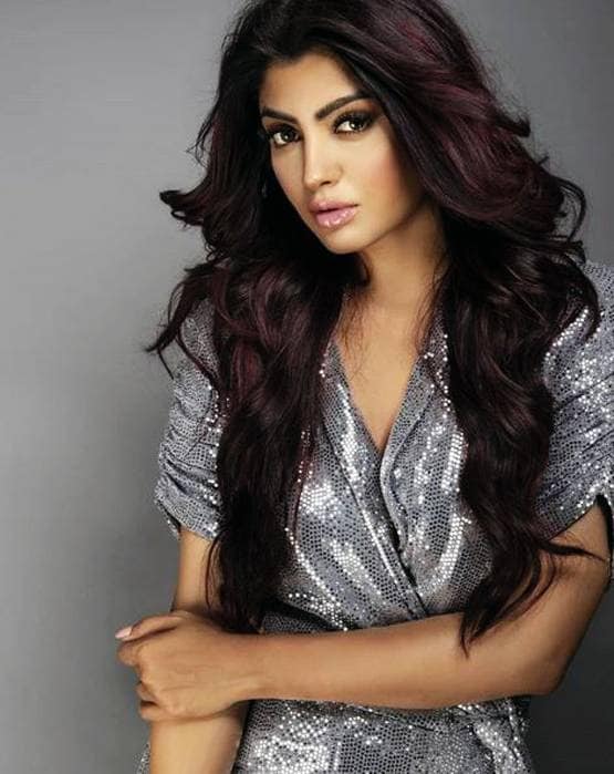 बिग बॉस हाउस के बाहर भी छिड़ी जंग, घरवालों को लेकर आपस में भिड़े सेलेब्स