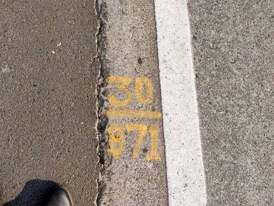 ट्रक से भिड़ी शबाना आजमी की कार, देखें हादसे की तस्वीरें