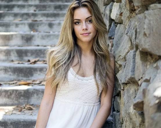 कम उम्र की लड़कियों को डेट करने के बताए फायदे, सेलिब्रिटी पर भड़के लोग