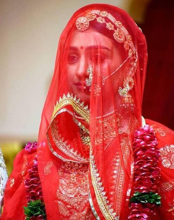 मोहिना के लंबे घूंघट पर यूजर्स ने उठाए सवाल, एक्ट्रेस ने दिया करारा जवाब