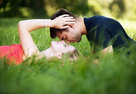 पति के 10 अफेयर्स के बारे में जानकर भी खुश क्यों है ये महिला?