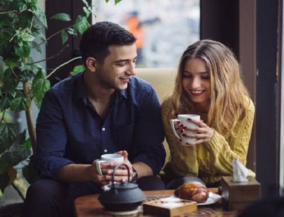 जानें, ऑफिस में फ्लर्ट करना सेहत के लिए है कितना फायदेमंद