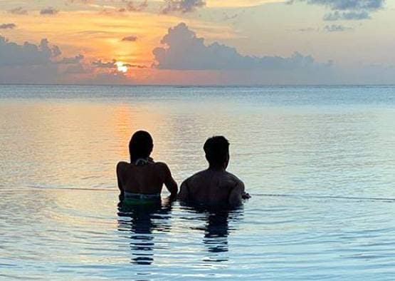 मालदीव में सारा का बिकिनी लुक, फ्लोटिंग ब्रेकफास्ट किया एंन्जॉय