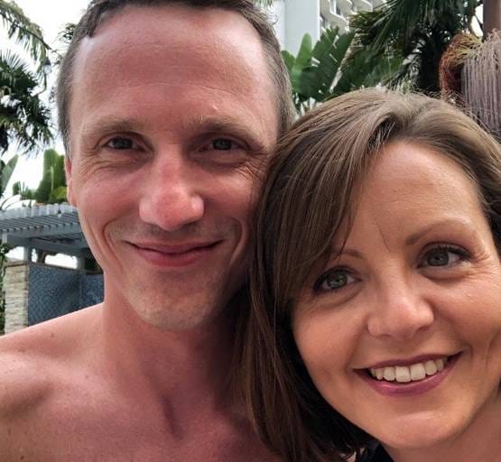 कपल ने बना डाला 'सेक्स बटन', लोगों ने लगाई फटकार