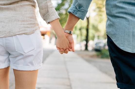 पति के 10 अफेयर्स के बारे में जानकर भी खुश क्यों है ये महिला?