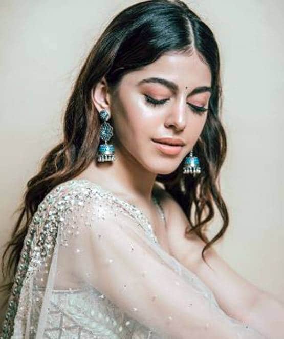 पूजा बेदी के तलाक पर क्या सोचती है बेटी, कैसा है सौतेली मां संग रिश्ता