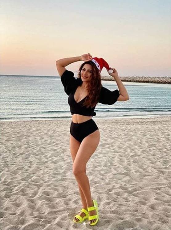 शमा सिकंदर का बोल्ड लुक आया सामने, बिकिनी में तस्वीरें हुई वायरल