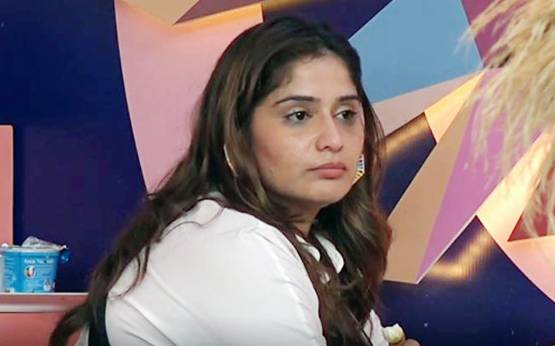 'नौकर ने की रेप करने की कोशिश', आरती के खुलासे पर आया कश्मीरा का बयान