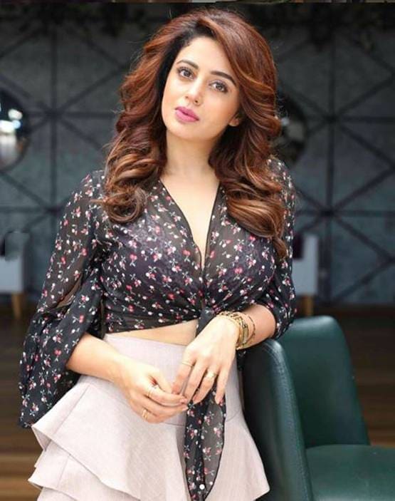 नेहा पेंडसे से पति के तलाक पर हुआ सवाल, तो बोलीं- मैं भी वर्जिन नहीं