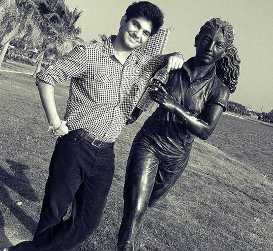 पैसों की तंगी से पिता नहीं बन पाए CA, बेटा बना ऑल इंडिया टॉपर