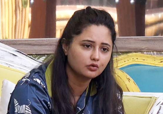 जिंदगी से थक चुकी हैं रश्मि, कहा- सपने नहीं बचे, अंदर ही अंदर मर रही हूं