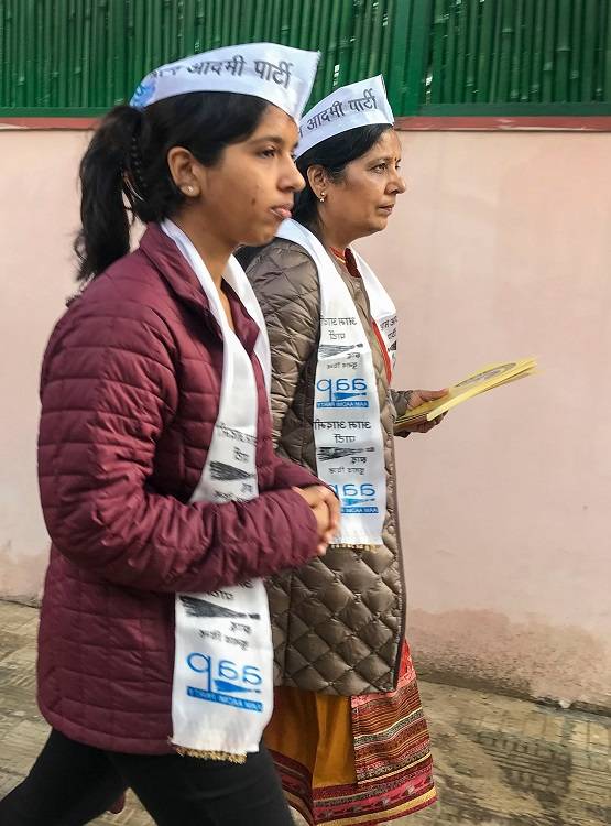 चुनाव प्रचार में उतरी 'केजरीवाल फैमिली', पिता के नक्शेकदम पर IITian बेटी