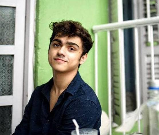 25 साल का ये लड़का बना हिना की फिल्म में विलेन, कर चुका है 250 विज्ञापन