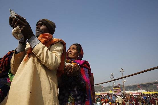 मौनी अमावस्या: लाखों श्रद्धालुओं ने संगम में लगाई आस्था की डुबकी