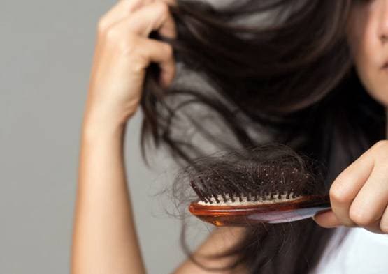 अगर इस तरह से झड़ रहे हैं बाल तो आप जल्द हो सकते हैं गंजे!