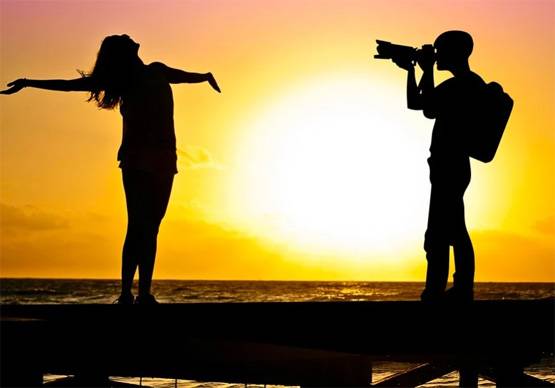 पति को खुश करने के लिए पत्नी ने कराया बोल्ड फोटोशूट, उल्टा पड़ गया दांव