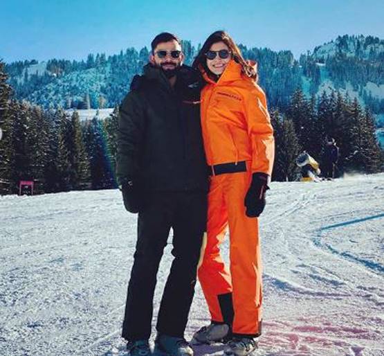 विराट-अनुष्का ने सैफीना और वरुण-नताशा संग मनाया न्यू ईयर, PHOTOS