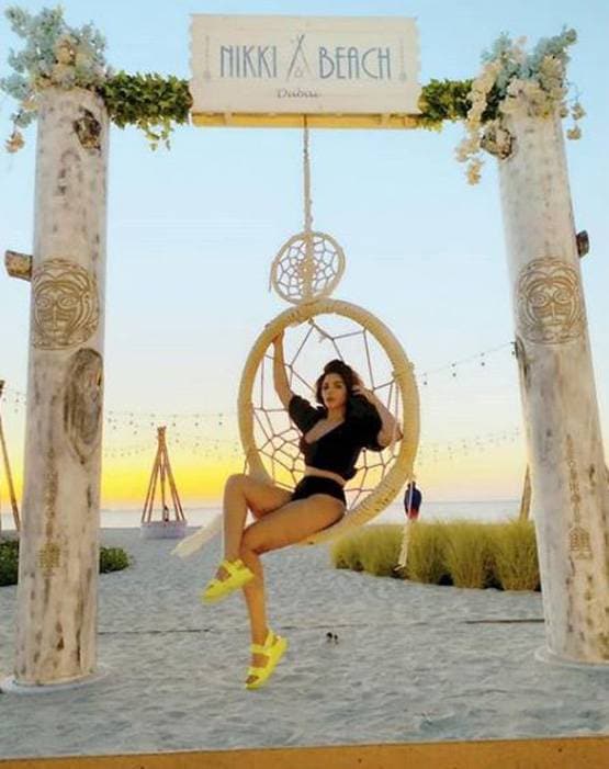 शमा सिकंदर का बोल्ड लुक आया सामने, बिकिनी में तस्वीरें हुई वायरल