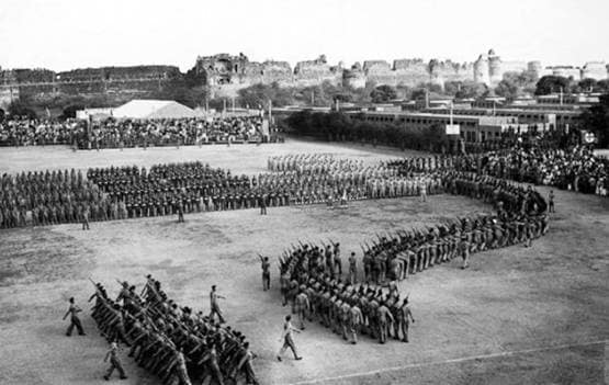 1950 में हुई थी आजाद भारत की पहली परेड, यहां देखें Old Photos