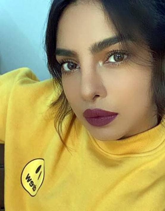 न्यू ईयर पर प्रियंका ने पहना पिंक कट-आउट गाउन, ये है कीमत