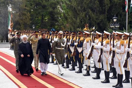 US-ईरान की 'जंग' में फंसा पाक, कश्मीर पर भी सता रहा नया डर