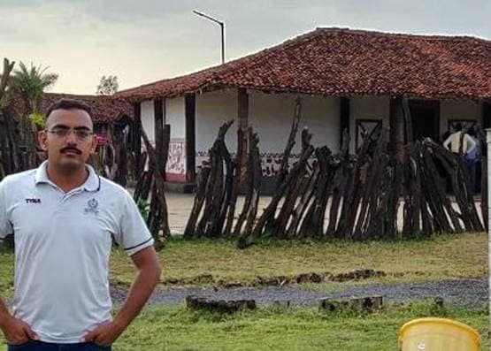 इंग्लिश में दिया UPSC इंटरव्यू, हुआ रिजेक्ट, फिर हिंदी में मारी बाजी