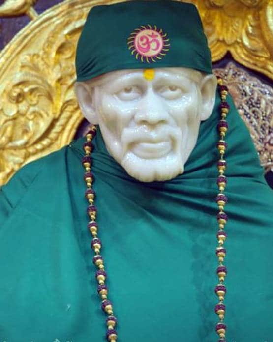 नोटों की गड्डिया चढ़ाते हैं भक्त, जानें- कितनी है शिरडी मंदिर की संपत्ति