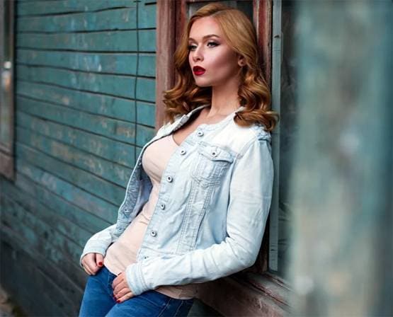 कम उम्र की लड़कियों को डेट करने के बताए फायदे, सेलिब्रिटी पर भड़के लोग