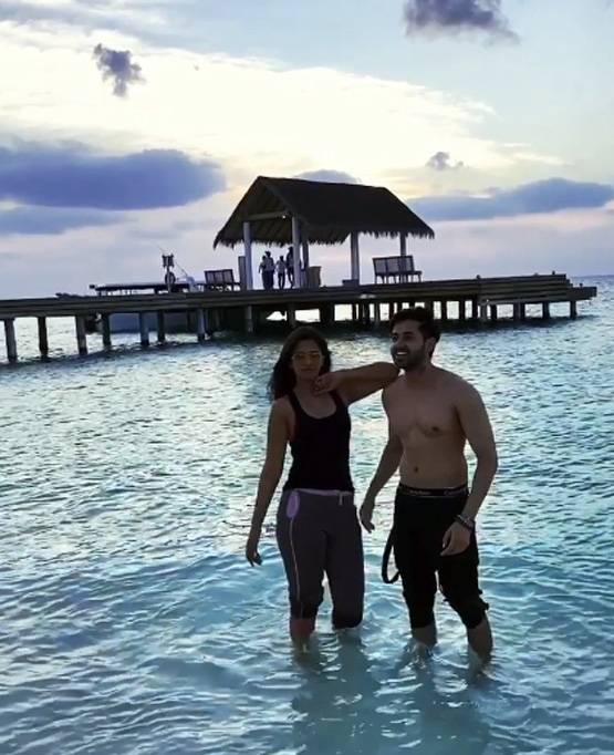 बिग बॉस से बेघर होने के बाद वेकेशन पर दलजीत कौर, बोल्ड लुक में दिखीं